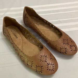 White Mt. Brown Womens Scollop Edge Cushioned Insole Ballet Flats- New- Size 6.5